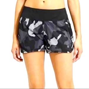 Athleta Ready Set Go Running Shorts Size XXS lined Camo black and grey